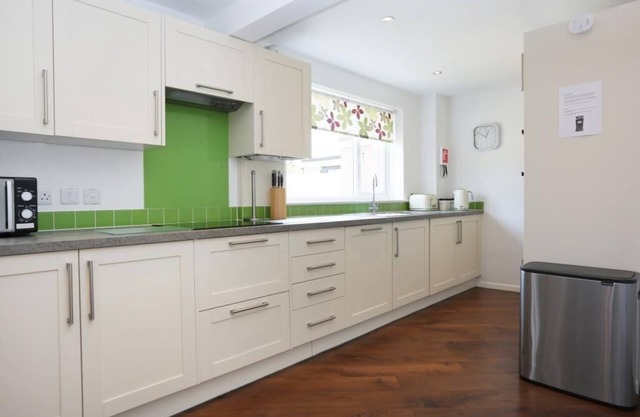 BOURNECOAST: Delightful property situated near charming area of Mudeford -HB5666