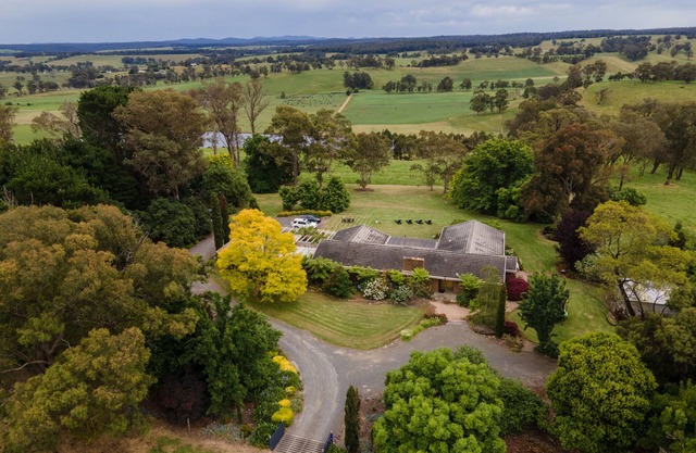 Boutique 4BR Home, Spacious Beautifully Appointed, Views + Breakfast Hamper