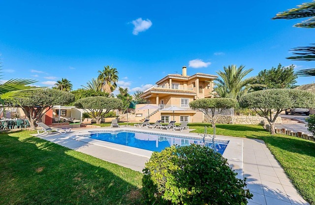 Boutique Alicante - Five Bedroom Villa, Sleeps 11