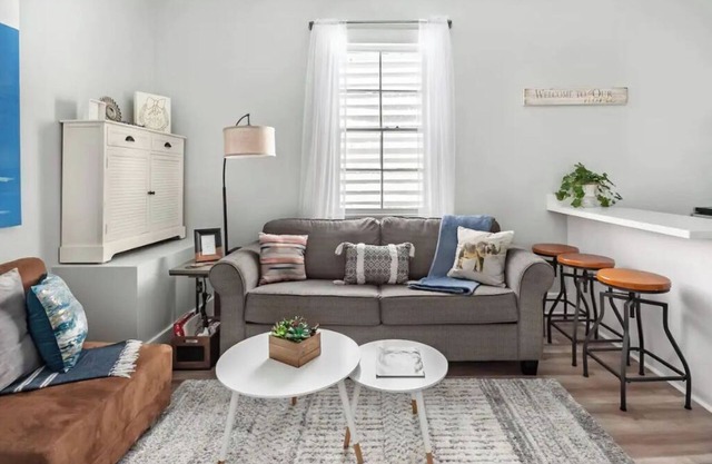 Boutique Artsy Well Lit Retro & Trendy Uptown Tranquility