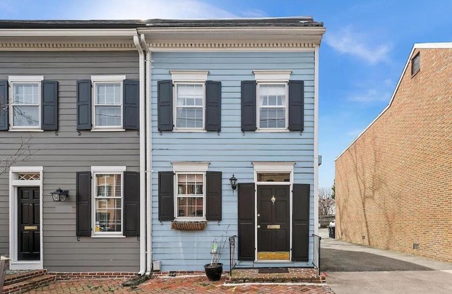 Boutique Blue 2 bedroom Old Town House