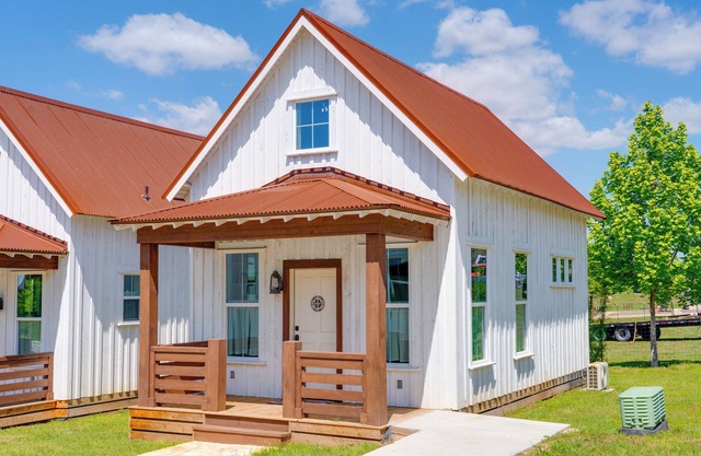 Boutique Family Suite Cabin Lodging & Event Resort - Cedar Break at Howard Ranch