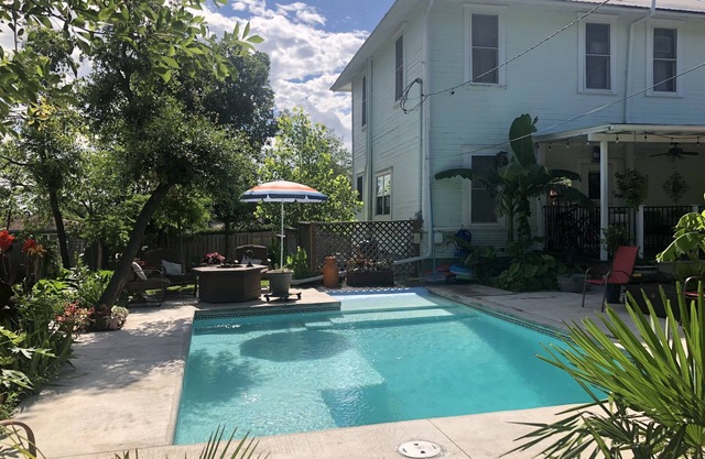 BOUTIQUE HIDEAWAY IN DOWNTOWN TAYLOR WITH POOL