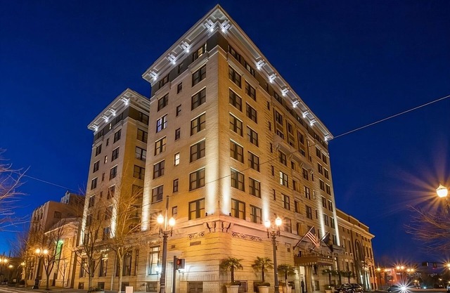 Boutique Hotel in Downtown Portland! 3 Pet-friendly Suites, Near to Parks!
