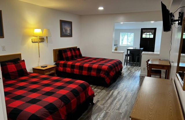 Boutique hotel on 20 acres alongside Gunnison River! A perfect basecamp for fishing, wine tasting of whatever adventure you choose.