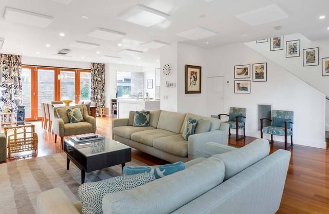 BOUTIQUE STAYS - Maple on Kent