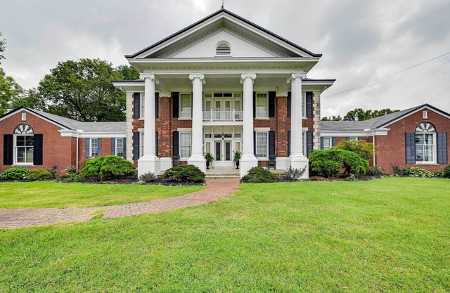 Bowling Green House w/Shared Pool!
