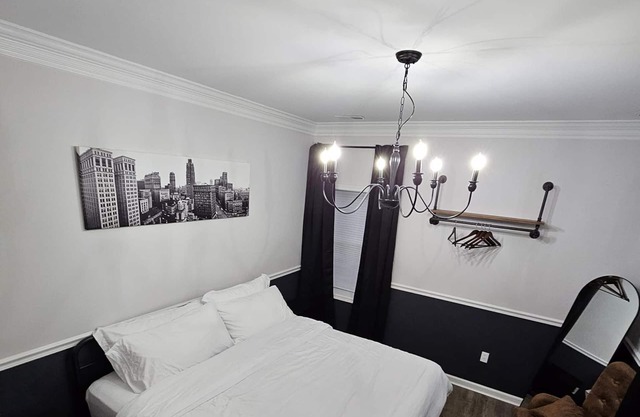 Boxcar Bunker 2 - Downtown living at its finest