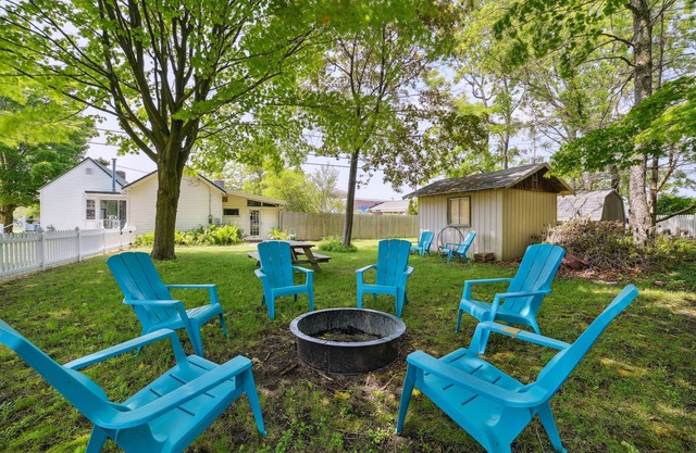Boyne City Cottage: Walk to Downtown & Lake!
