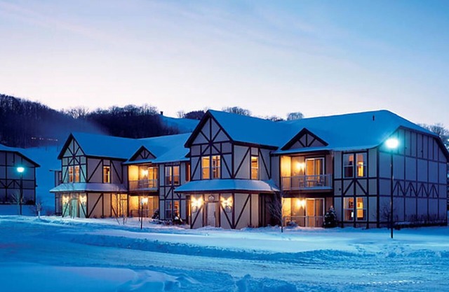 Boyne Mountain Run Resort - sleeps 10 - 3BR, 3BA, 2 Kitchens!