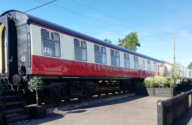 BR MK1 Carriage - Original converted train carriage - sleeps 6 - watch steam trains 20ft away