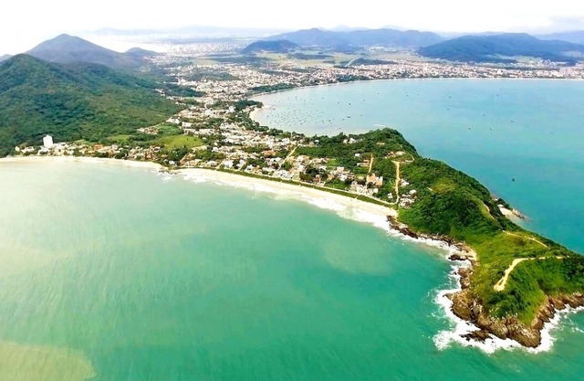 Complete Apt with Kitchen in Linda Central Beach Armação (ap 06)