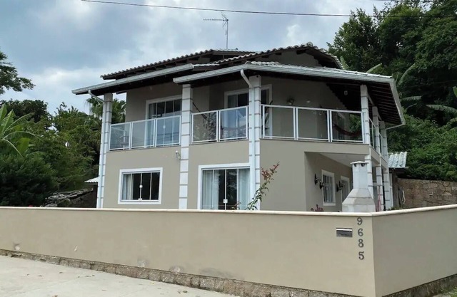 HIGH STANDARD HOUSE IN FRONT OF THE BEACH WITH POOL