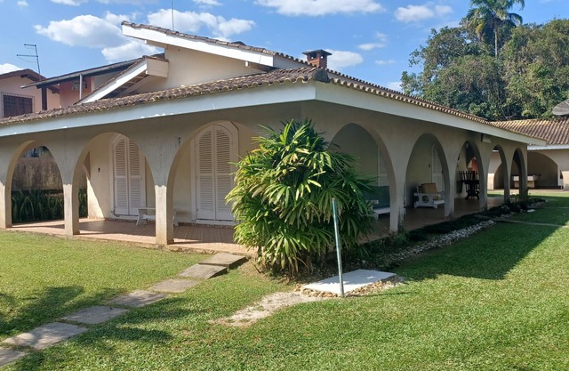 1/2 block from the beach, spacious house in Boracéia 2