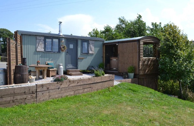 Bracken Hut at Copy House Hideaway