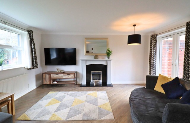 Bracknell/Wokingham Gorgeous Three Bedroom House