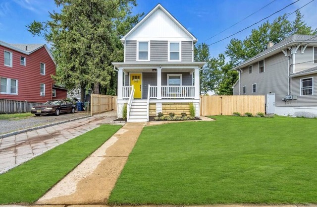 Bradley Park Beach House, Passes Included!