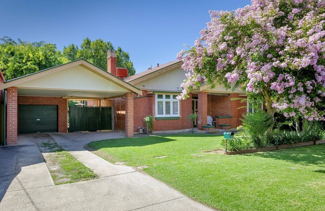 Braeside- Victoria St's Secret - Gorgeous four bedroom, two bathroom Federation style central home