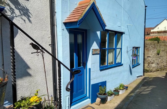 BRAMLA, pet friendly, character holiday cottage in Staithes