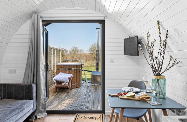 Bramley, Apple Tree Glamping, Nr Wells