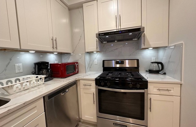 Brand New 1br - Linens Wi-Fi 4th fl