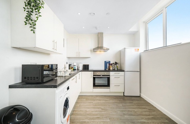 Brand New 2 Bed, 2 Bath Apartment in Luton 36