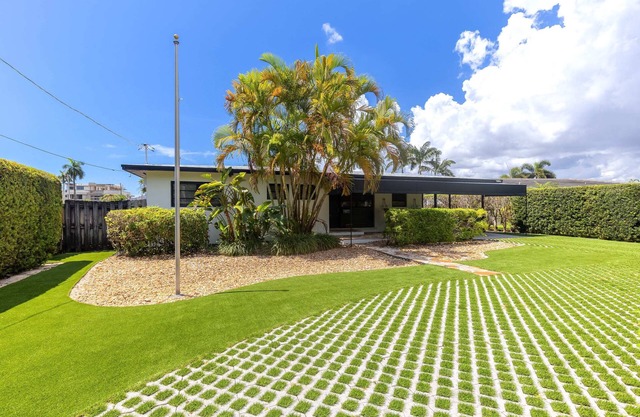 BRAND NEW 4 Bedroom Modern Waterfront Haven