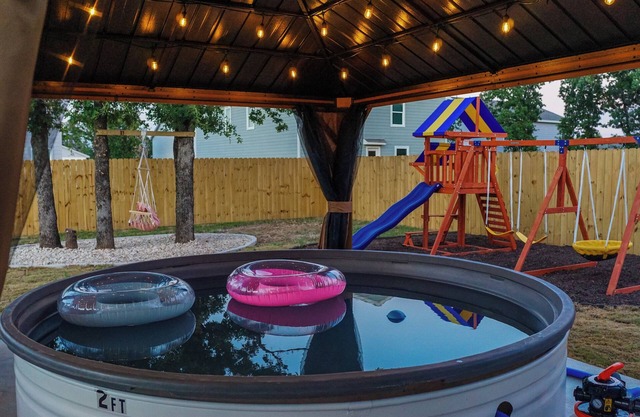 Brand New: 5bd/3ba, Cowboy Pool, Dog-Friendly, Privacy Fence, Playground