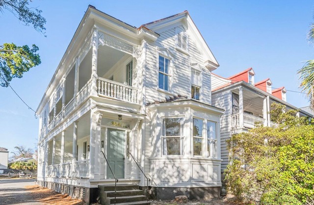 Brand NEW! 5BR/5BA Home, Perfect for Groups with a Walkable Downtown Location!