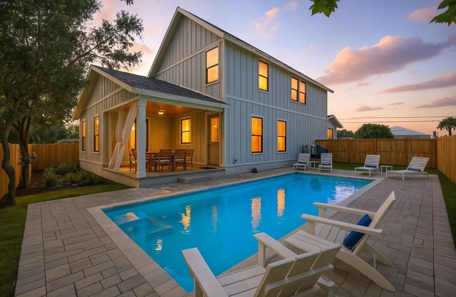 BRAND NEW 5br House ~ 2min walk to beach~ PrivatePool~GameRoom