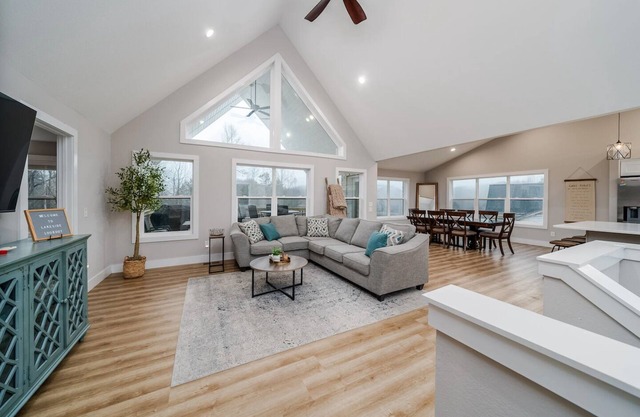 BRAND NEW! 6B/5Ba near Sugar Hollow Marina/Jumping Bridge. Hot Tub!