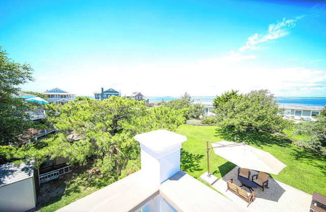 BRAND NEW - 8 Bedroom, 4 bathroom house with BEAUTIFUL BAY VIEWS- Kismet!
