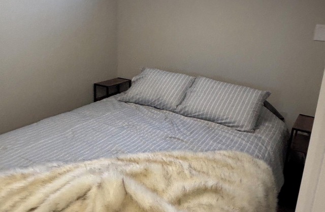 Brand new apartment on leafy residential street. Fully equipped, on bus routes.