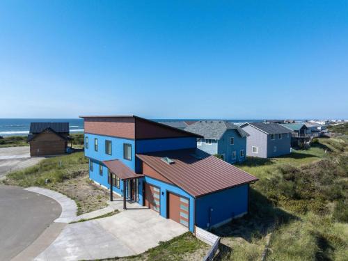 Brand-New Beach Retreat Hot Tub Sleeps 13