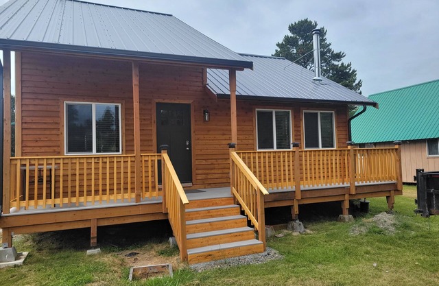 Brand new cabin style home, Close to the beach, Fishing clam digging