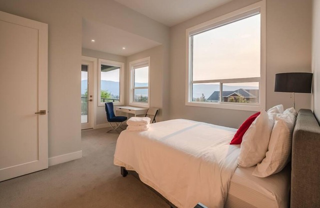 BRAND NEW! Cartwright Mountain Ridge - Beautiful Brand New Home with Hot Tub!