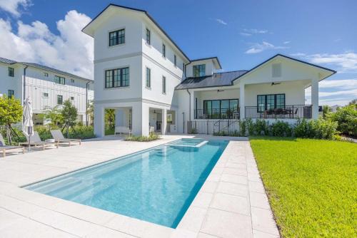 Brand New Catchlight House with Private Pool