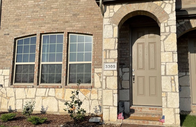 Brand new charming 2 bedroom Townhouse get away