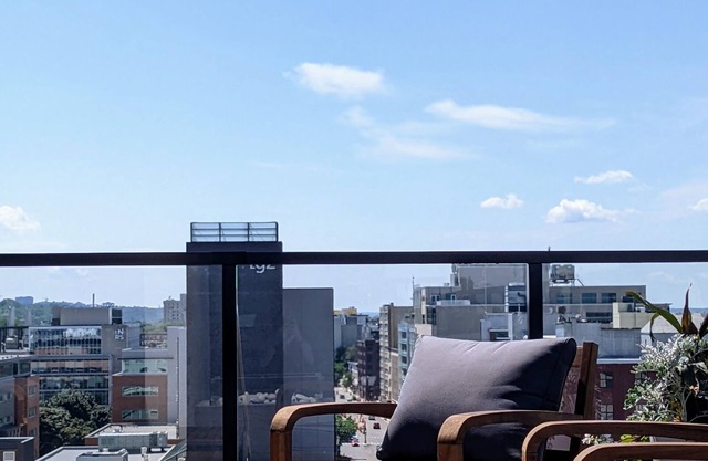 Brand-new condo in the heart of Quebec City. Rooftop pool!