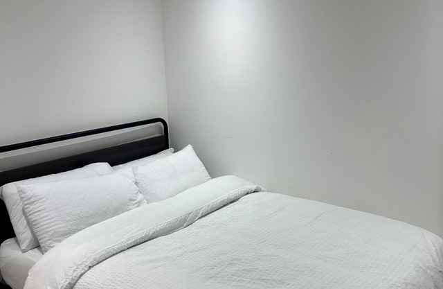 Brand New cosy 2 bedroom apartment with early check in and late check out