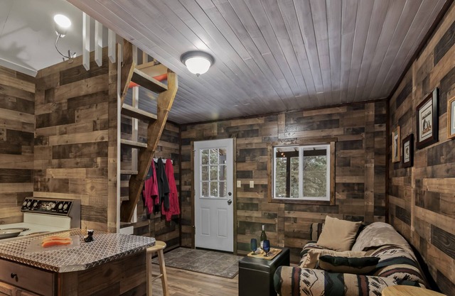 Brand New Creekside Cabin on the Kenai Peninsula