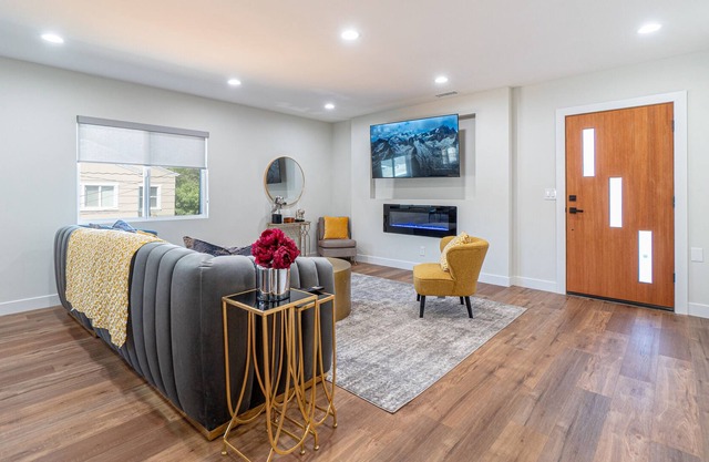 Brand new, Culver City Executive Home