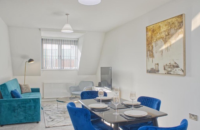 Brand New! Elegant 2-Bed Flat - Sleeps 5 - Free Parking