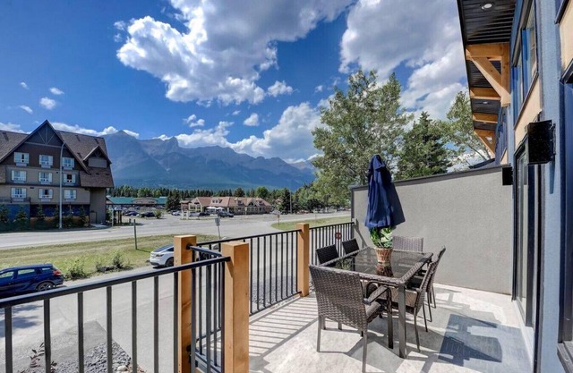 Brand NEW! Executive Mountain HomeW/Stunning Views