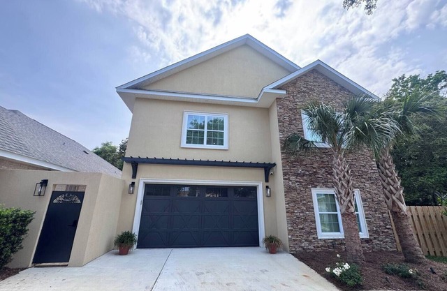 Brand New Guest house 8 min. to Pensacola Beach