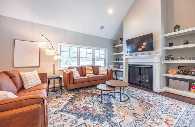 Brand New Home! A/C! Hot Tub! Outdoor Pool!