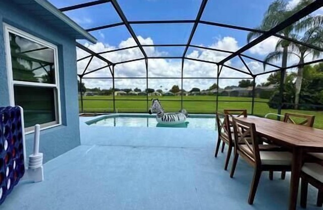 BRAND NEW! Home with pool Near Disney: BBQ, Bar & Games
