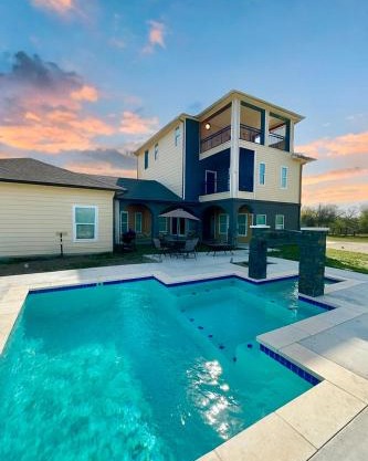 Brand new house 3 floors 8 bedrooms