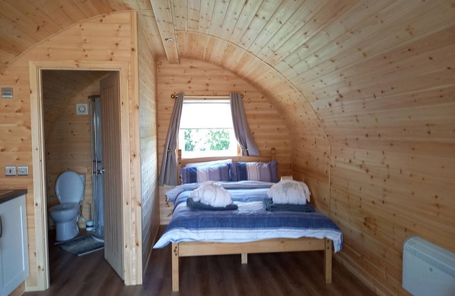 Brand new in 2022. A contemporary, spacious pod with one double and shower room with toilet.