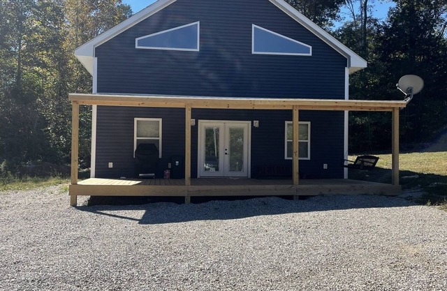 Brand new Lakehouse in Bronston 2 Bedroom with large loft